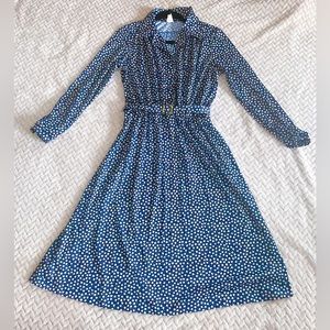 Vintage Modest Daisy Print Dress